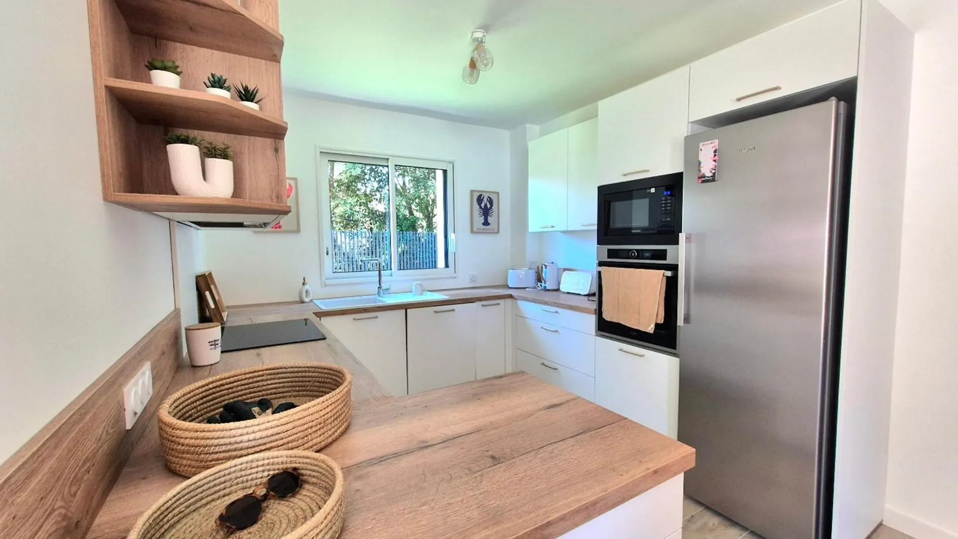 הוילה דינאר Pleasant House With Garden Near The Sea 0*,  צרפת